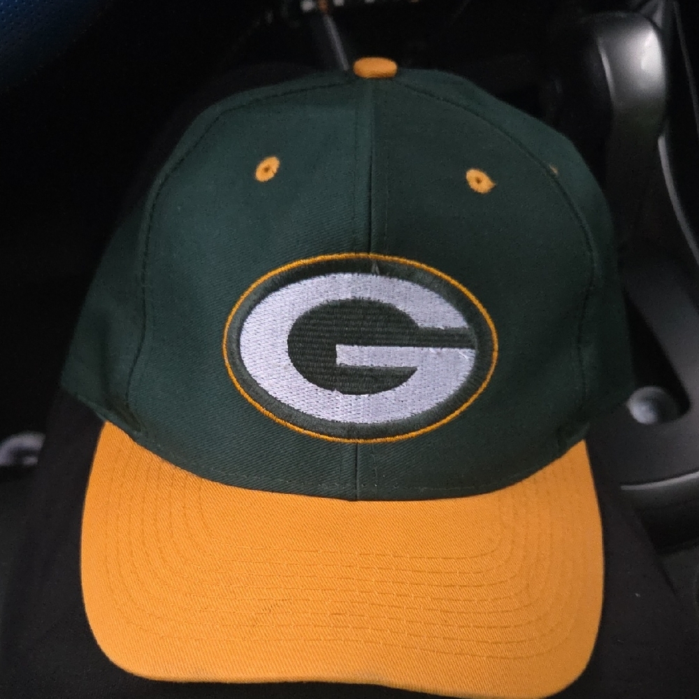 vintage 90s GREEN BAY PACKERS SNAPBACK HAT NFGreen Cap with Yellow Brim and Logo